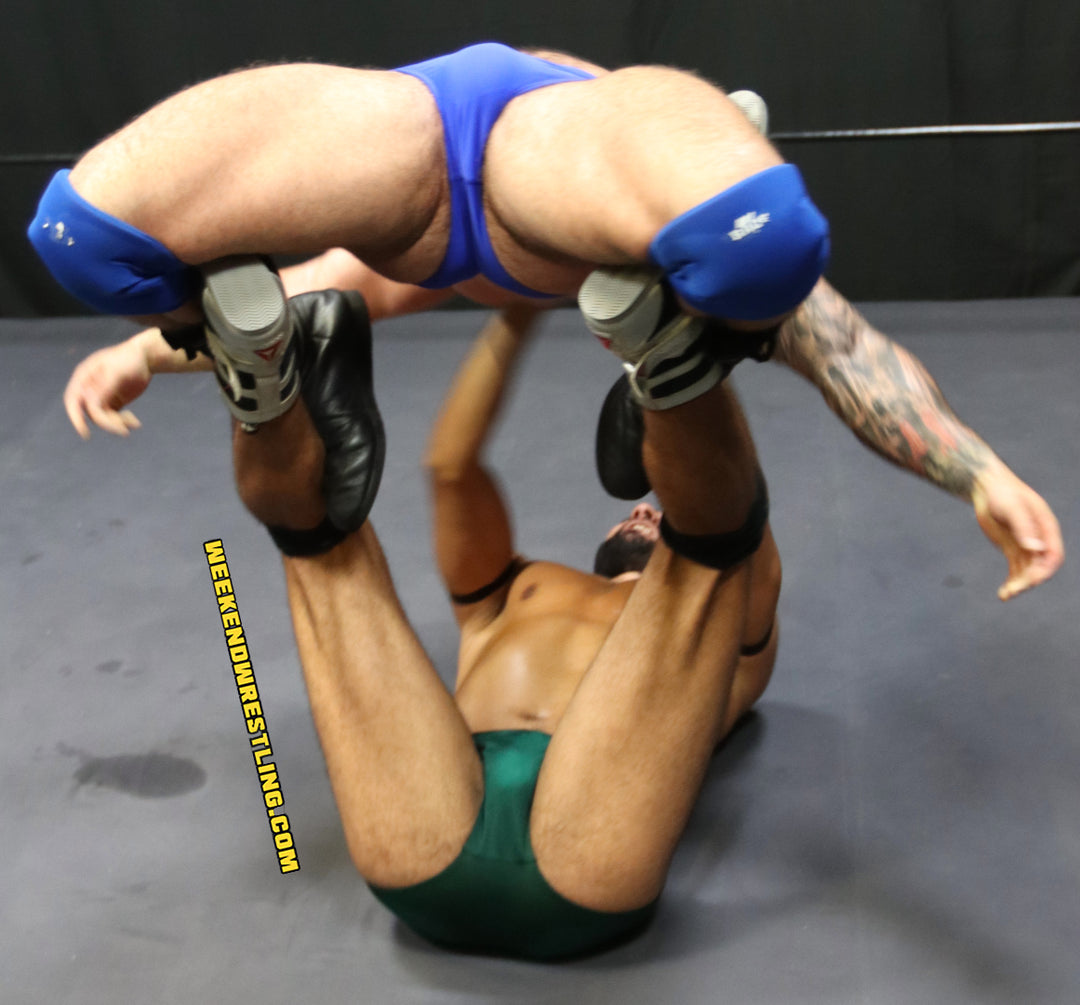 Chucho Malverde vs Johnny Greco