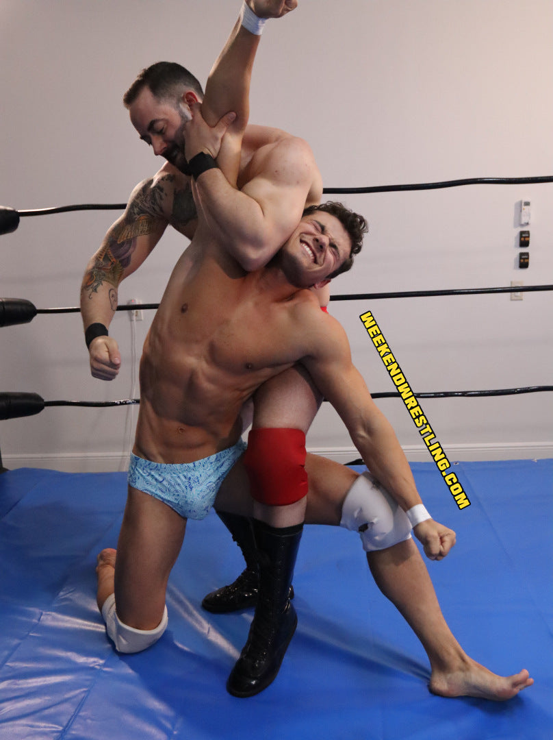Custom - Dominic D'Andrea vs Travis Maverick